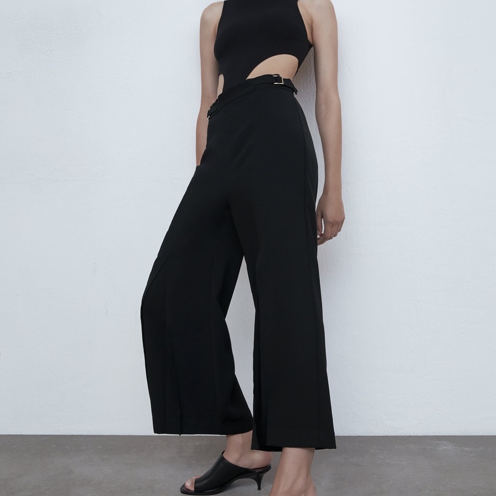 ZARA WOMAN BUCKLED CULOTTES- S
